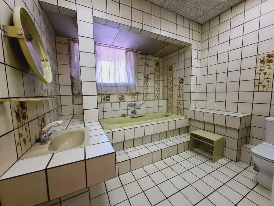 5 Bedroom Property for Sale in Dan Pienaar Free State